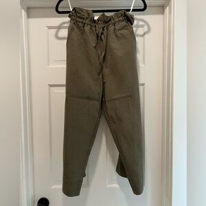 Aritzia paper bag pants. Wide leg, great material! Size 4